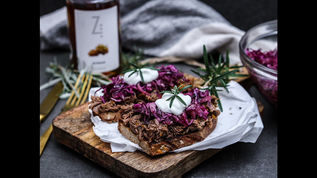 Pulled Bambi mit Weinbrand-Sauce