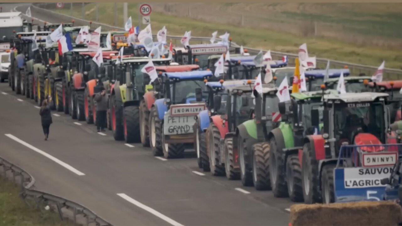 Paris: Hundreds of tractors chug towards French capital as farmers protest