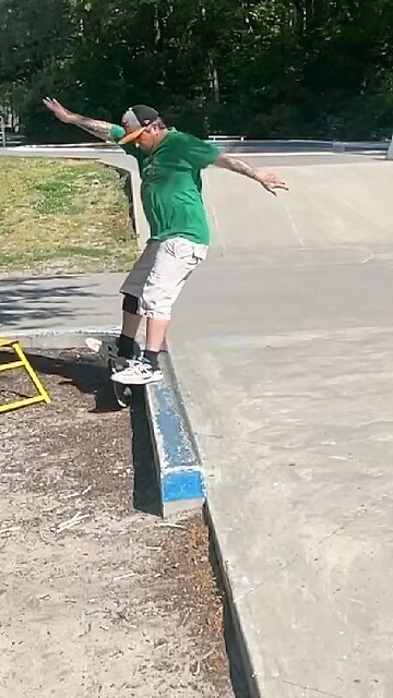 skateboarders contributing to the community: the local chiropractor loves this guy! 😂 #Fail