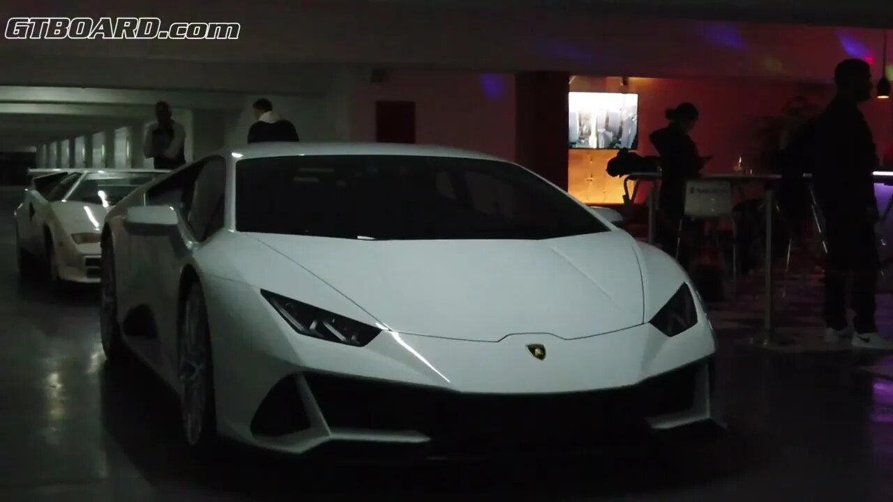 Slow motion Bianco Icarus Lamborghini Huracan EVO and Bianco Polo Park Lamborghini Countach