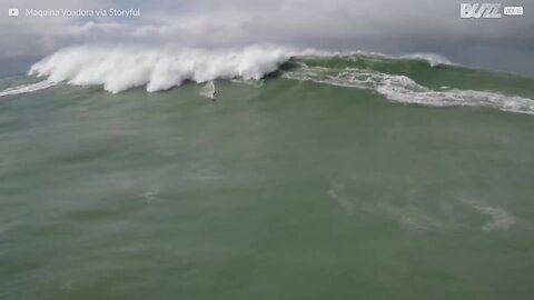 Drone optager den dramatiske redning af Pedro Scooby i Nazaré