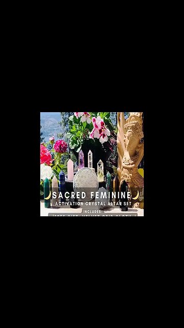 13 CRYSTALS SACRED FEMININE CRYSTALS AND ORACLE CARDS - BIG ALTAR SET