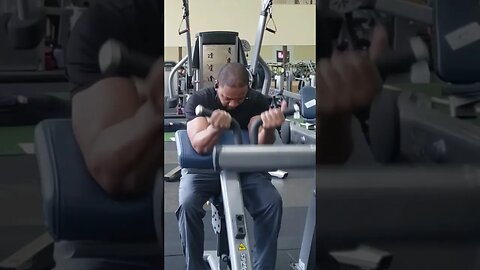 Bicep Curls @LifeFitnessTraining 135lbs 12 repetitions