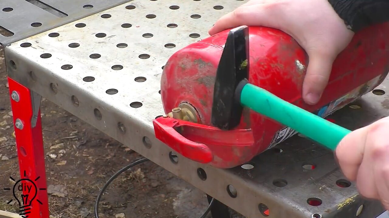 A brilliant DIY idea from an old fire Extinguisher!