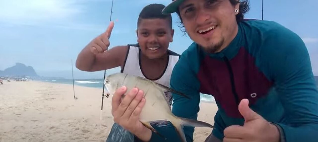 PESCARIA NA PRAIA DA RESERVA COM MUITO PEIXE (pampo, galhudo, riscadinho e xerelete) - Bello Peixe