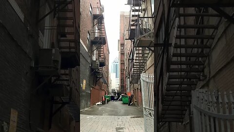 Montréal Gritty Downtown alley