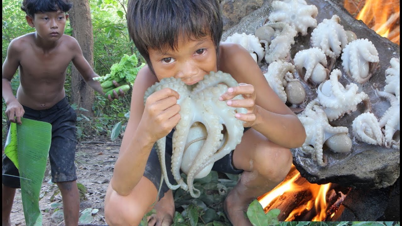 Primitive Technology - Eating delicious - Awesome cooking octopus on a rock