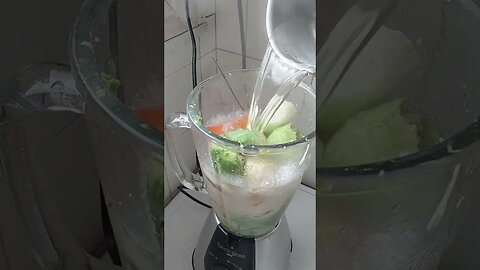 Soupe crue d'Irène Grosjean 2 : y a tous les ingrédients ici!