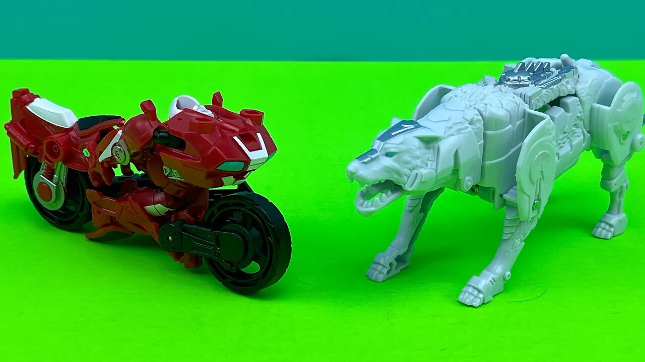 ARCEE, RISE OF THE BEASTS MOVIE COLLECTIBLE WITH SILVER FANG