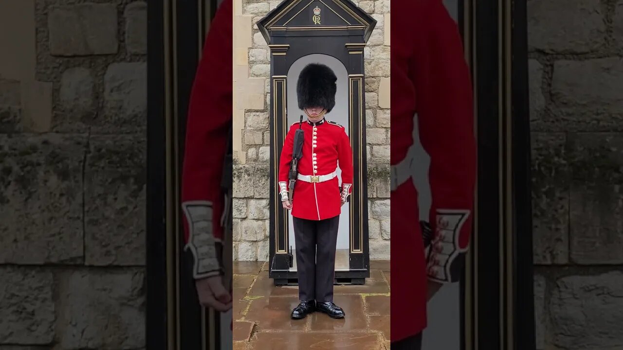 Kings guard removes his Bayonet steps in his shelter #horseguardsparade