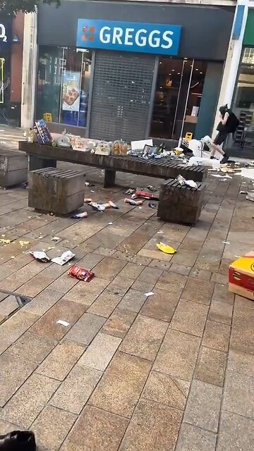 UK in Chaos One Month After Electing Socialist Labour Government