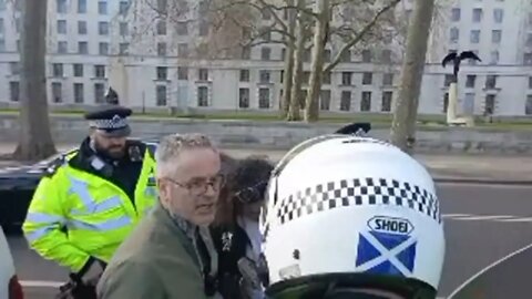 POLICE GIVE PARKING TICKET TO DISABLED PROTESTER #freedomconvoy2022