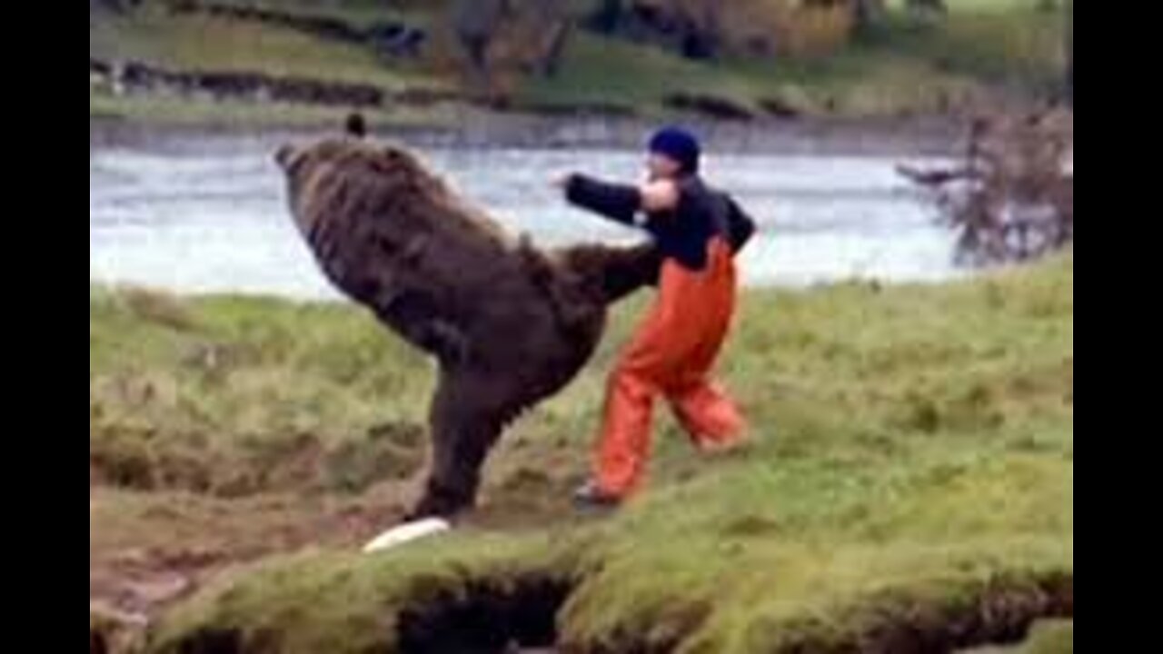 Brave farmer Fights With Bear ## 😭🤭❗❗❗❗