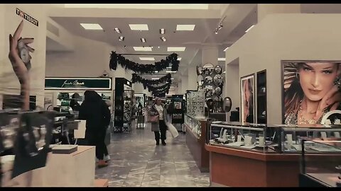 Montreal Chic Shopping Mall Walk Tour December 2022