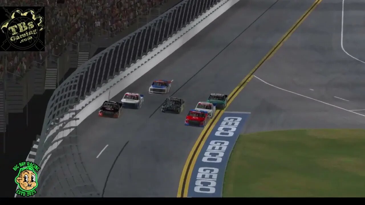 Tough break while running in the lead pack for the @dauntlesstea Toyota Tundra late in the race.