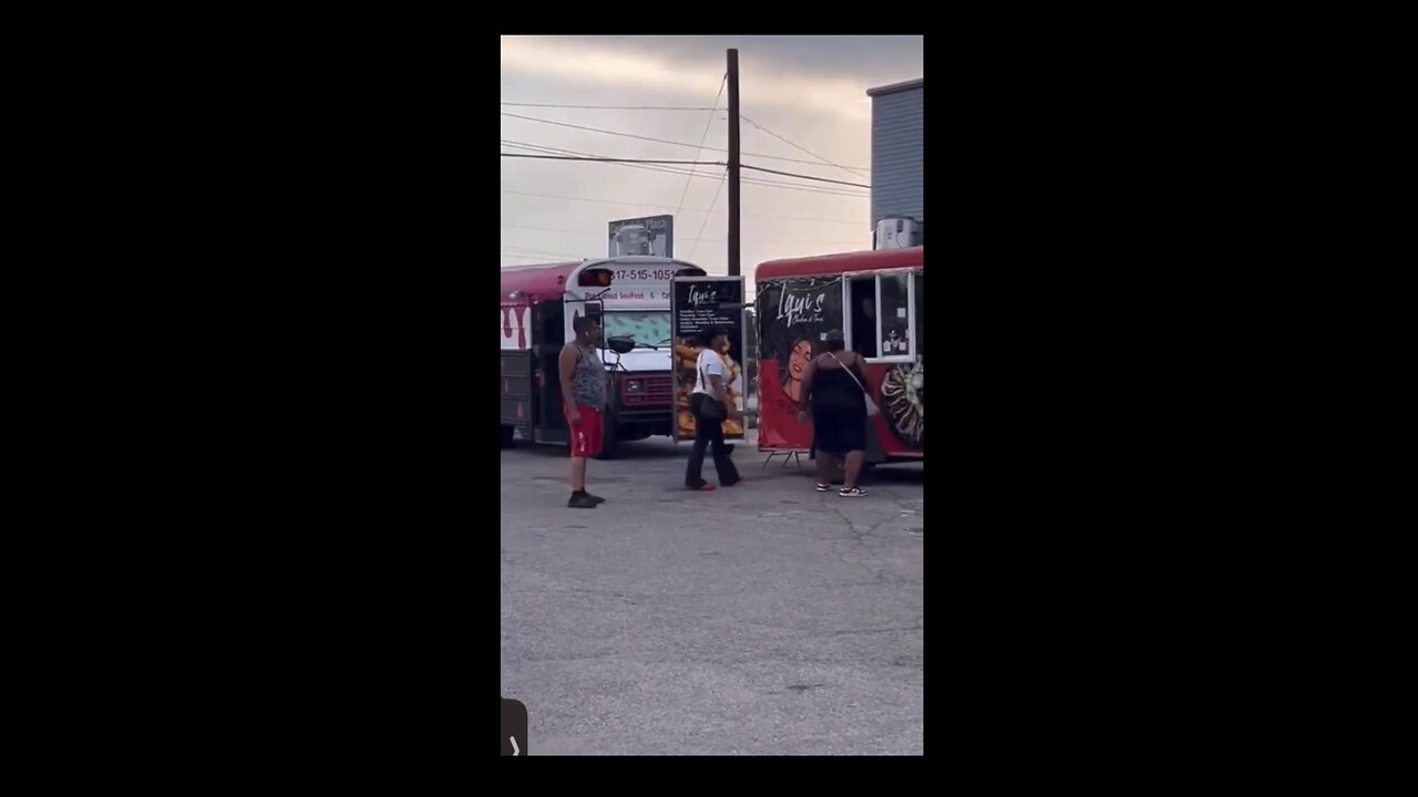 Drama at the food truck! 🍔🌮 Who knew lunch could be so intense? 😂