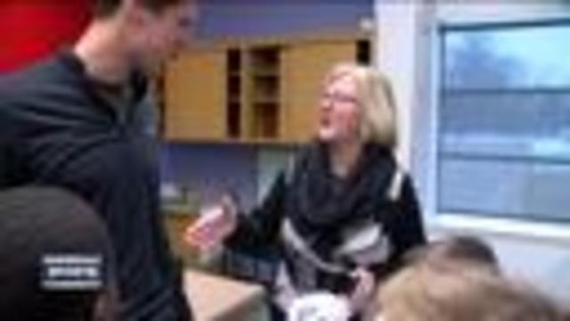 Joel Stave visits Madison Elementary in Wauwatosa