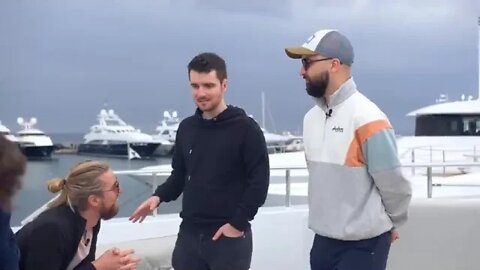 11 On vit 24H sur un YACHT à 30 MILLIONS d’Euros ! + un cache cache de riche