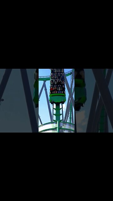 BACK IN GREEN 😎💚🎢 #shorts #rollercoaster