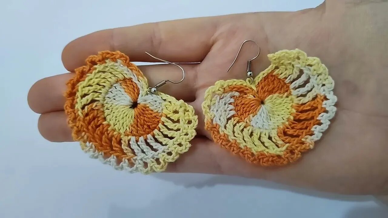 How to make a crochet earrings ( Left - Handed ) - crafting wheel.