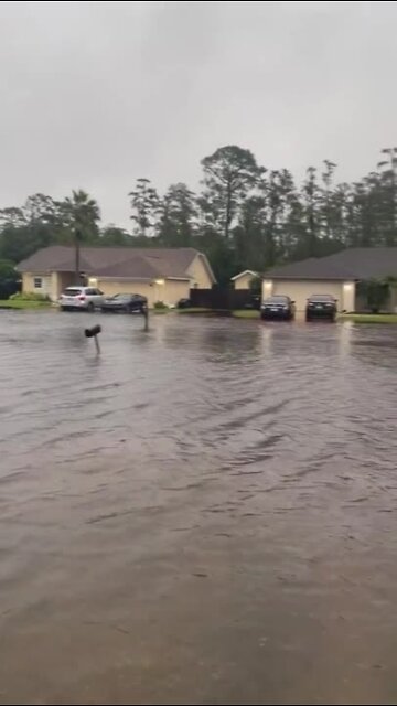 Flooding in East Orlando | Video Credit: Aaron Pullin