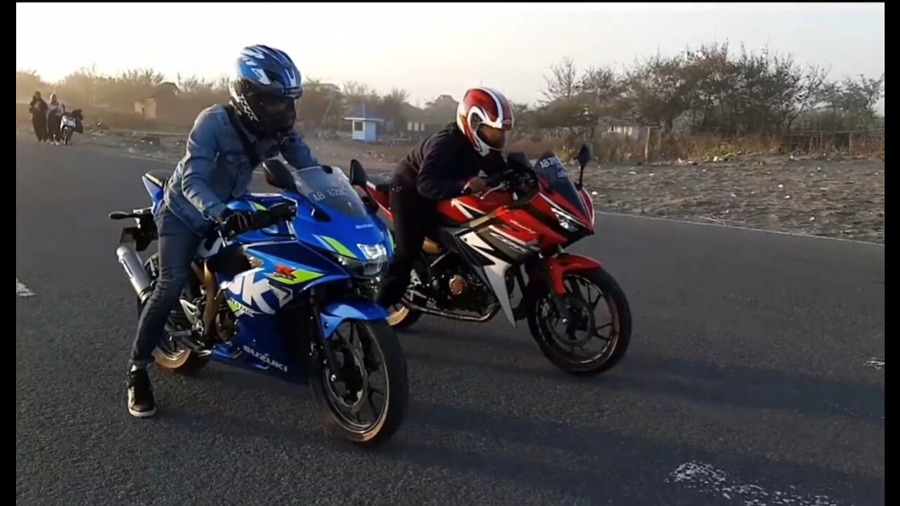 SUZUKI GSX-R150 VS HONDA CBR 150R