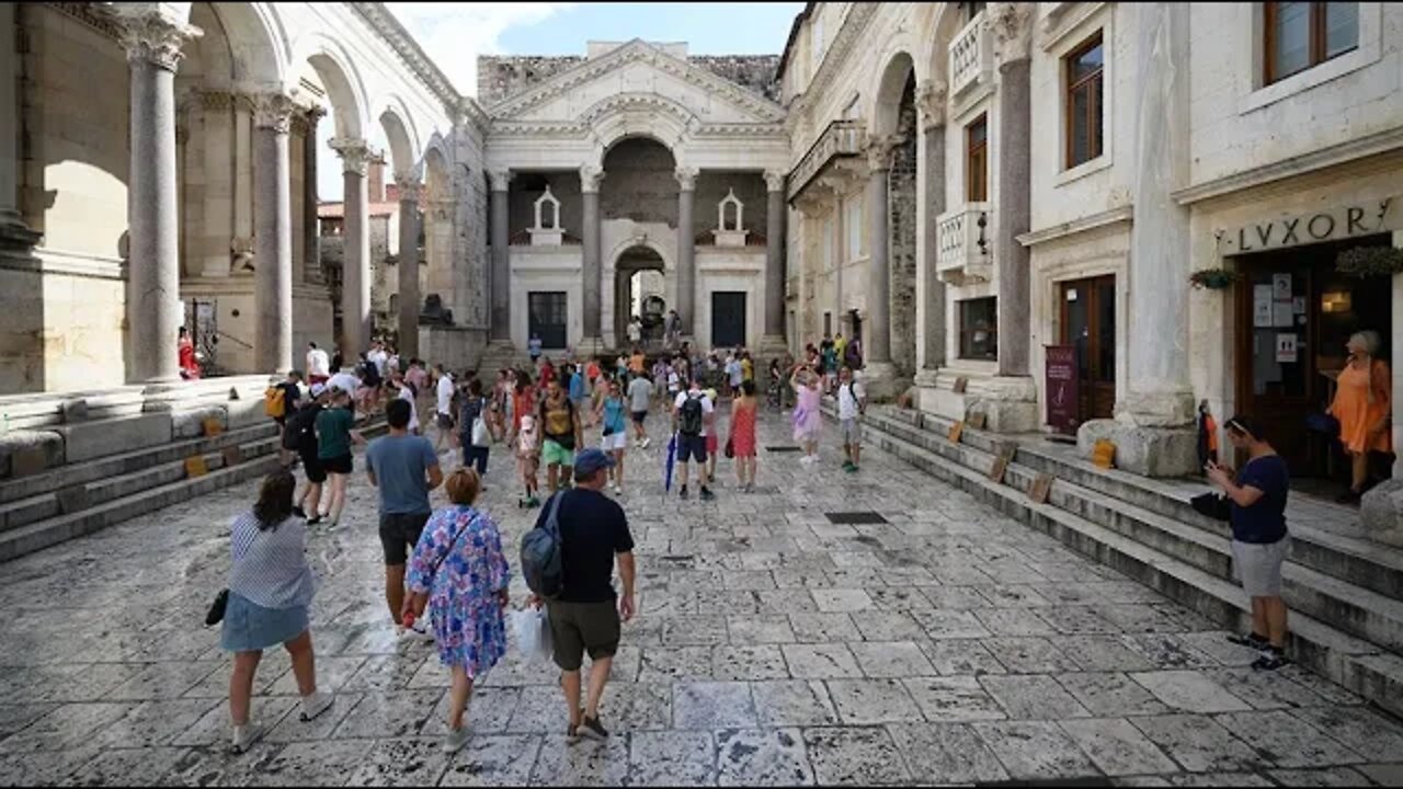 Timelapse video šetnje turista Splitom