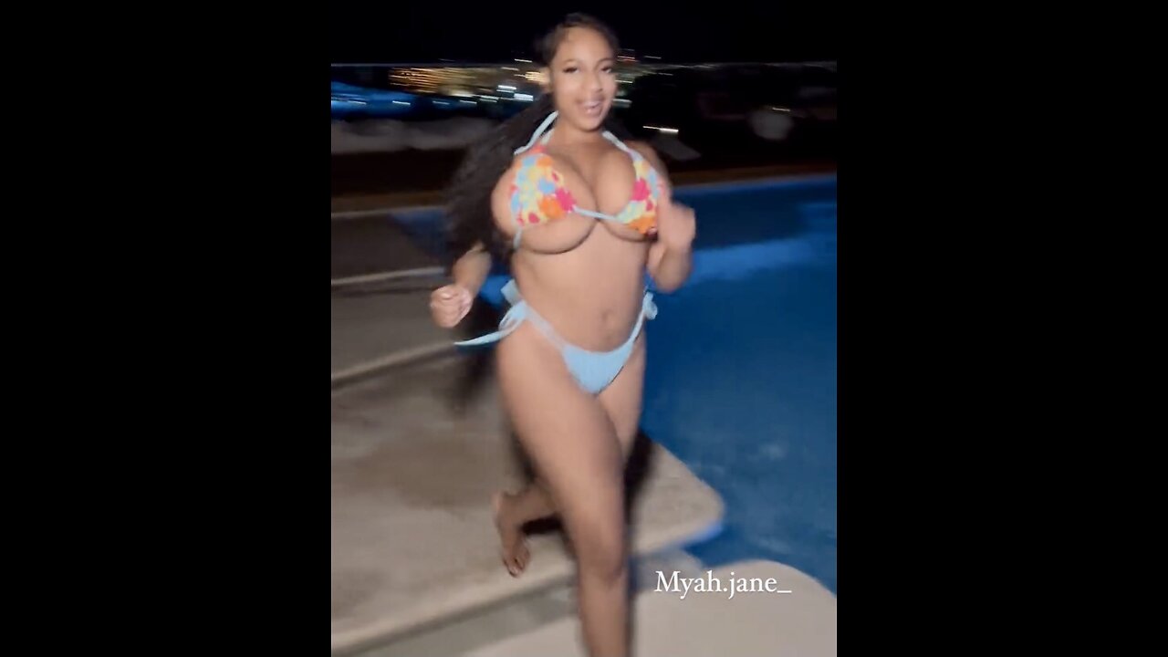 Myah-bouncing bikini boobs