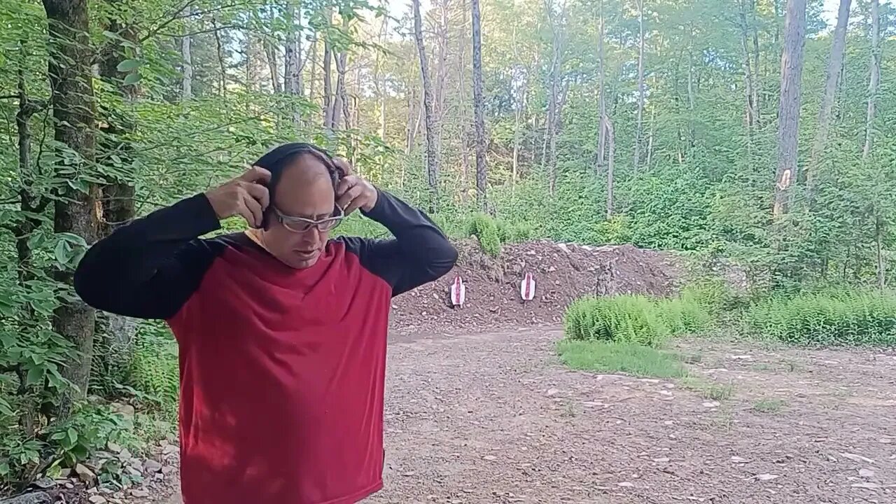 Pistol vs Revolver ... moving and shooting