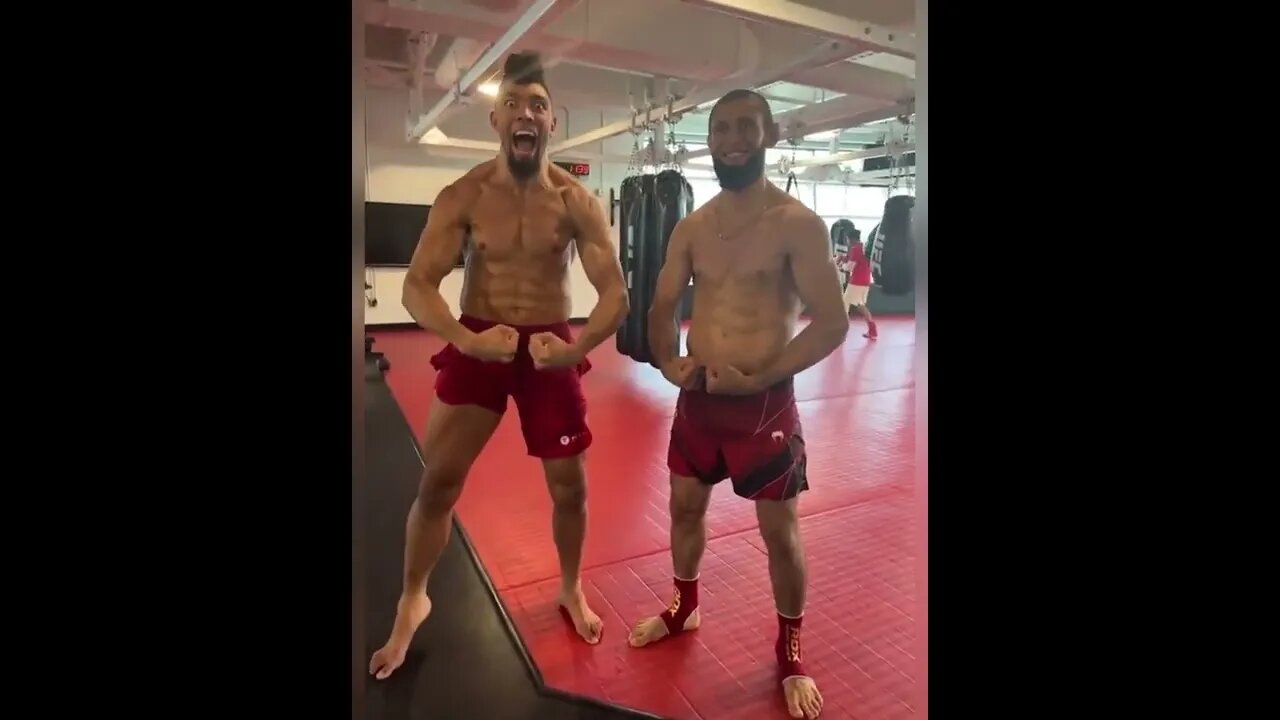 Khamzat Chimaev training with Johnny Walker
