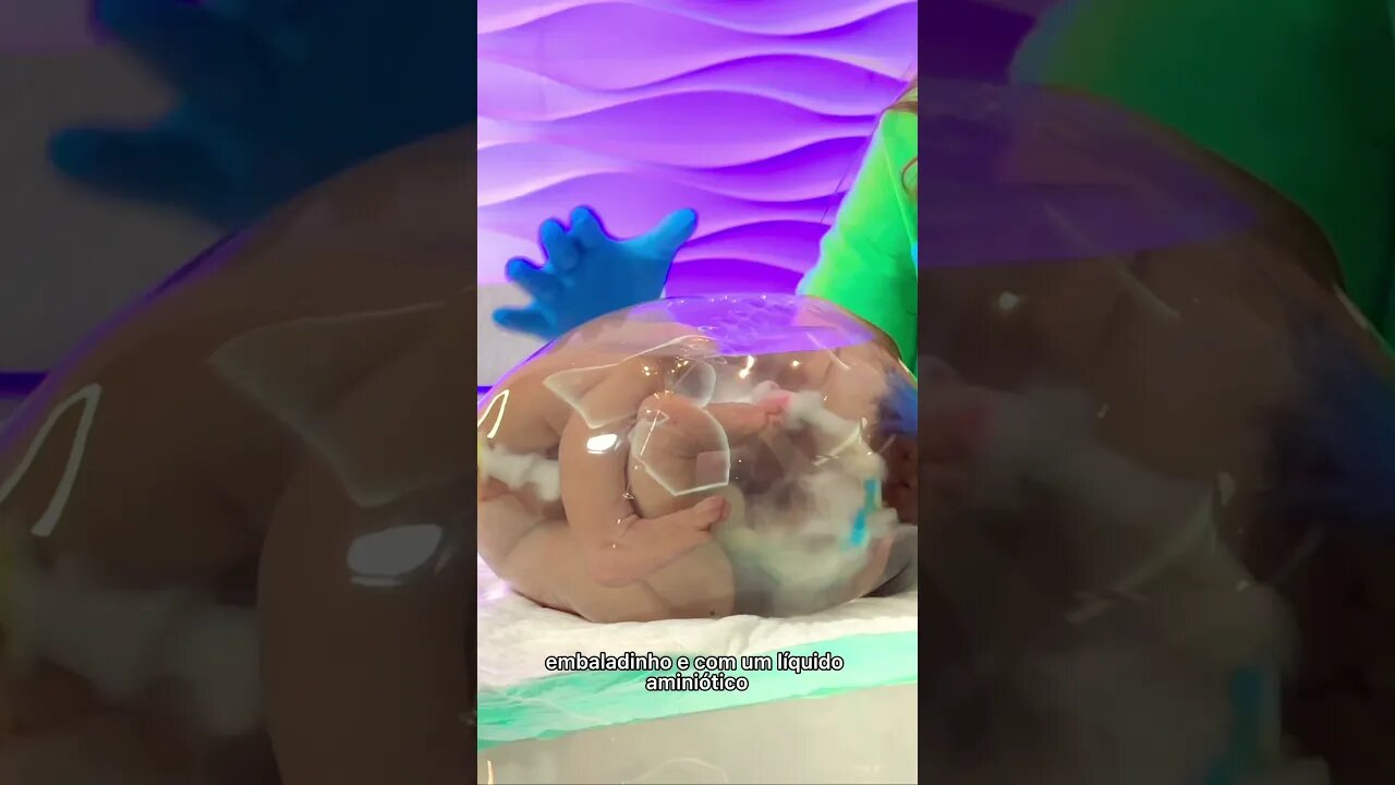 Boneca Reborn dentro da bolsa com líquido amniótico | Parto Empelicado