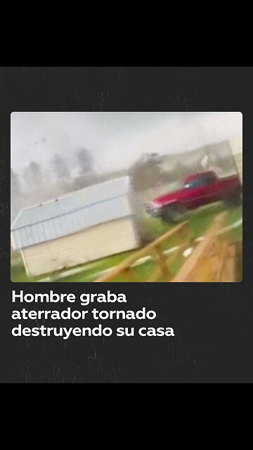 Hombre graba cuando un tornado arranca el techo de su casa