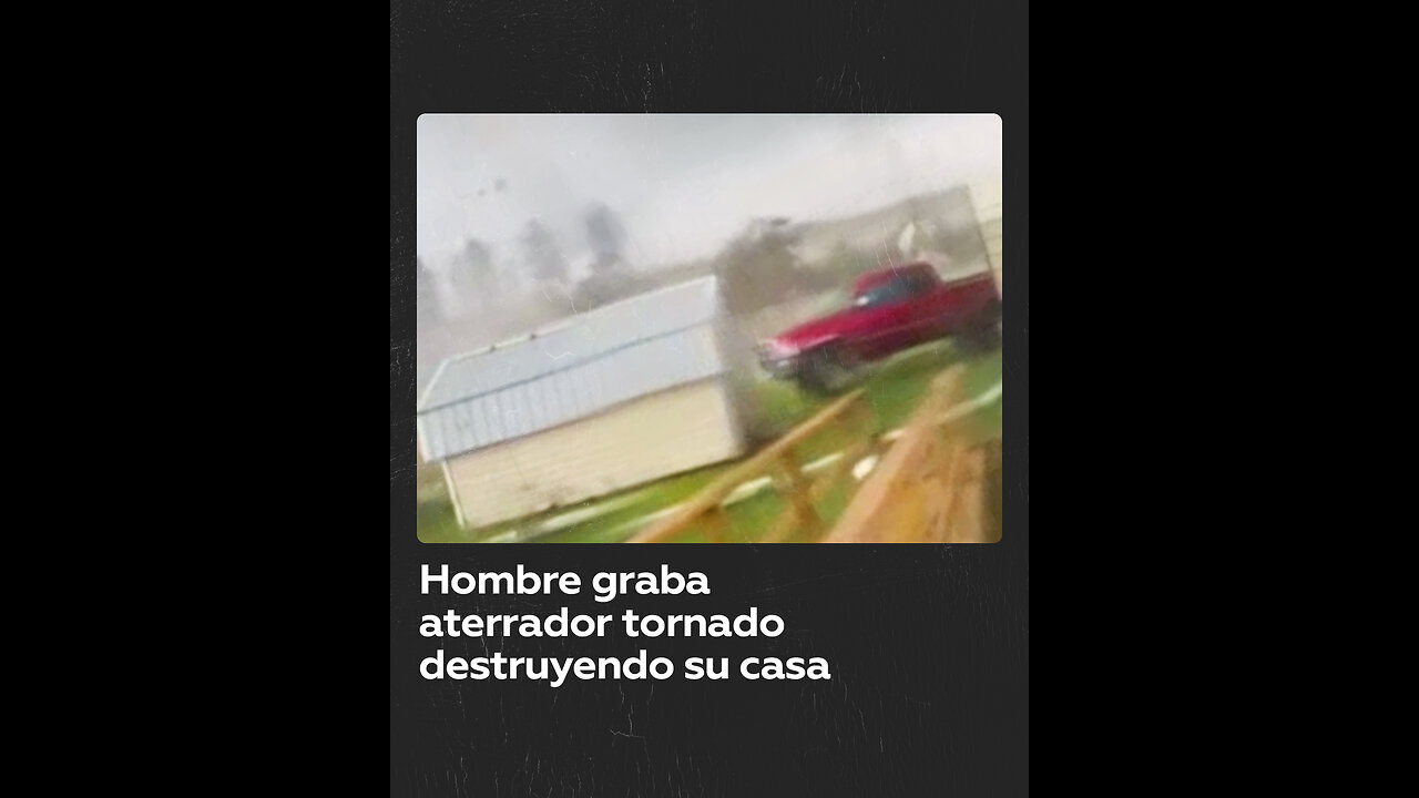 Hombre graba cuando un tornado arranca el techo de su casa