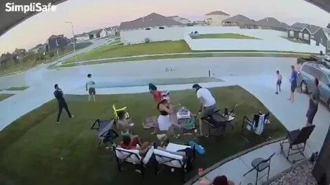 Quando aquele cunhado quer animar o encontro de família…