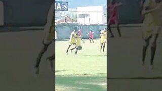 Gol de cabeça! #futebol #shorts