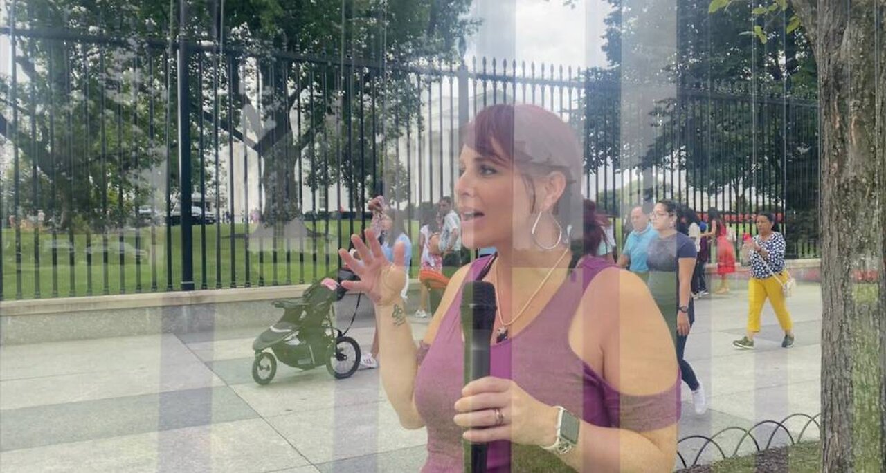 Kristi Leigh Reports From the Highly Secure (Except for Cocaine) White House