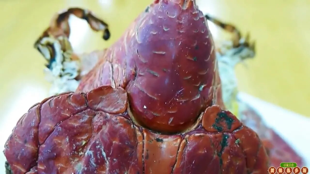 A kilo of coconut crab! It's fun to open a crab shell. Food20