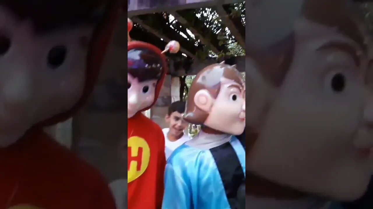 CHAPOLIN COLORADO, FOFÃO E BEN10 DANÇANDO PERTINHOS DAS CRIANÇAS NA CARRETA DA ALEGRIA