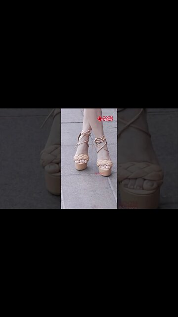 Urfi Javed Wears Uncommon Dress 💥📸 #shorts