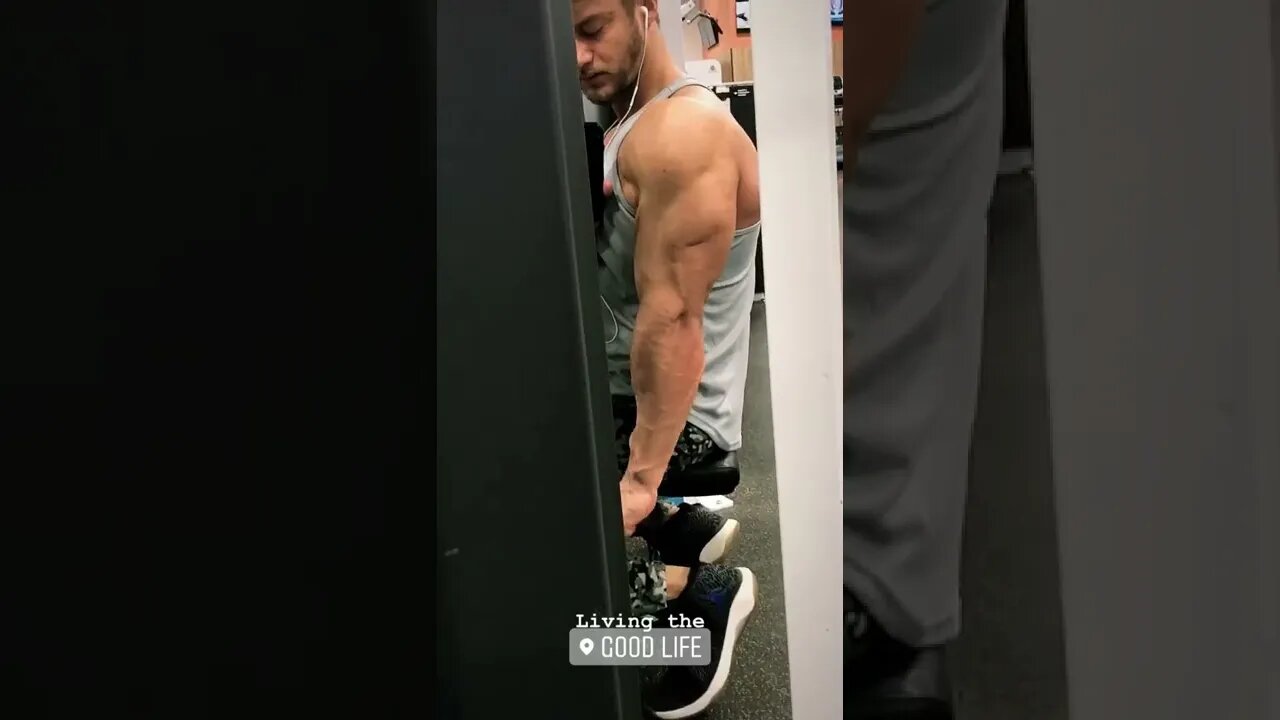 Horseshoe tricep flex