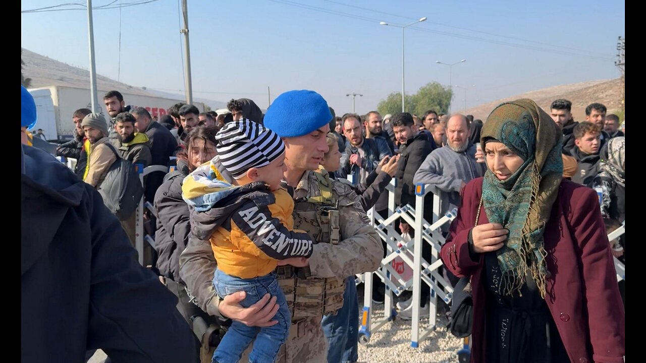 Syrians gather at Turkish border to return home after Assad’s fall