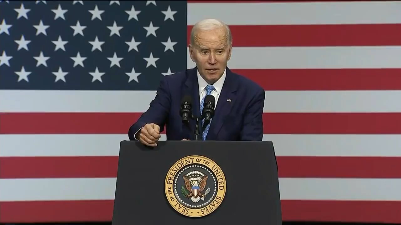 Even the crowd is laughing now at Biden trying to speak