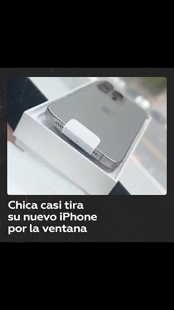 Chica casi arroja por la ventana el último modelo de iPhone