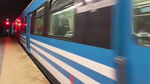 Tren CSR Sifang SMF22 entrando a estación José León Suárez.
