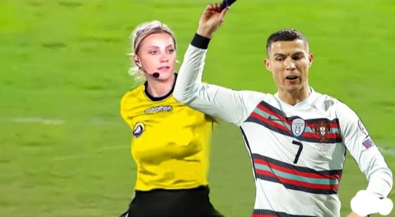 10 Funniest Female Referee movement 😱