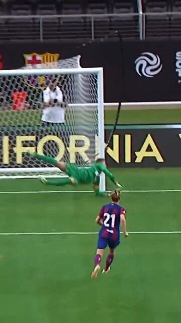 Ter Stegen Airline moment 😱🤯 (short video)