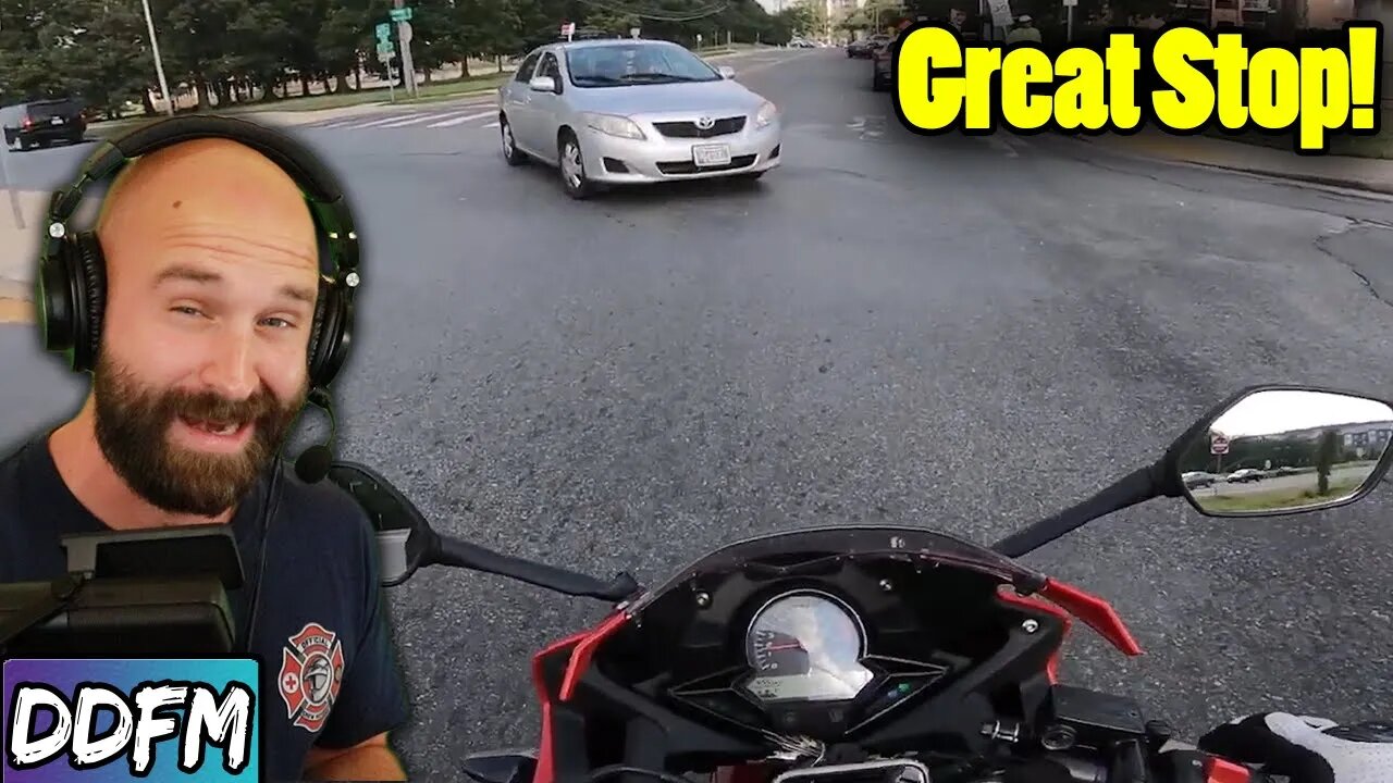 Impressive Motorcycle Braking In A Turn