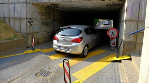 Obilazni pravac ispod podvožnjaka u Ulici Dubravica tijekom radova na Škorpikovoj