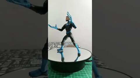 Mr Fantastic Marvel Legends Unpaking