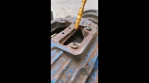 How to remove worn screw